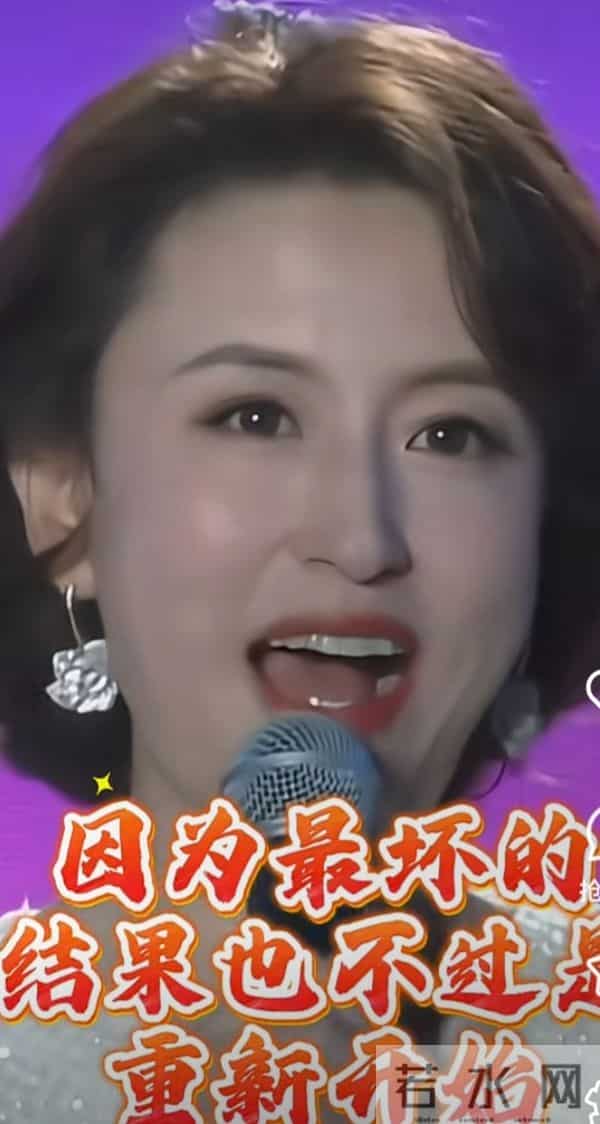 张蕾谈人生感悟，亮裙短发气质优雅美得好高级