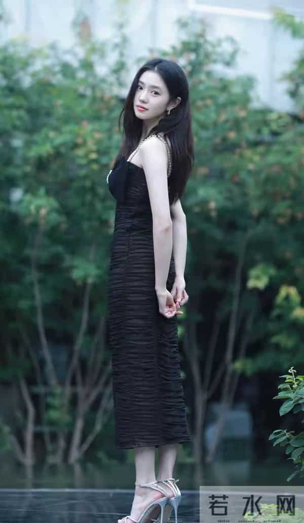 刘浩存的独特魅力：何为又细又长的大长腿