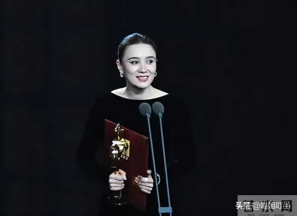 金鸡奖这一夜，人情世故，江湖地位，在宋佳身上体现得淋漓尽致