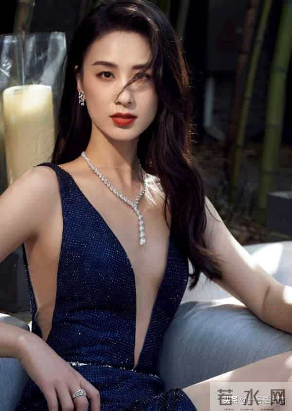 不装了！杨子黄圣依离婚后，男方妈妈另一面曝光，走上了向太老路