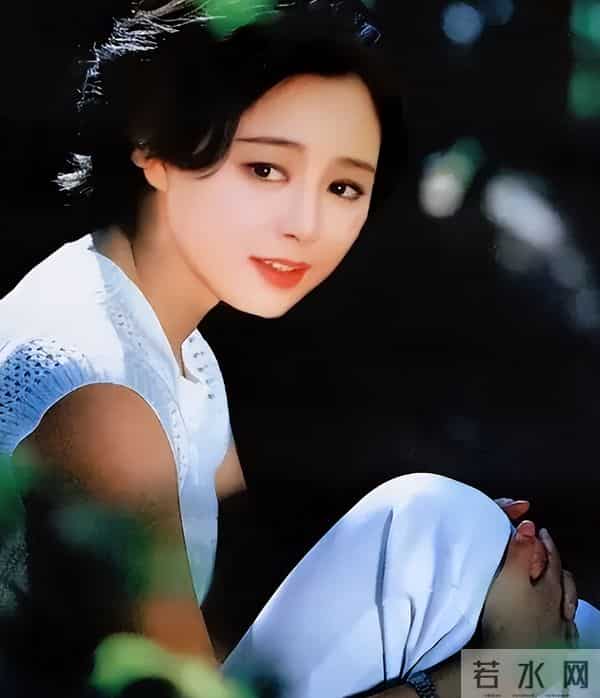 68岁张瑜近况:手握上亿资产,无儿无女一人独居,她在追求什么?