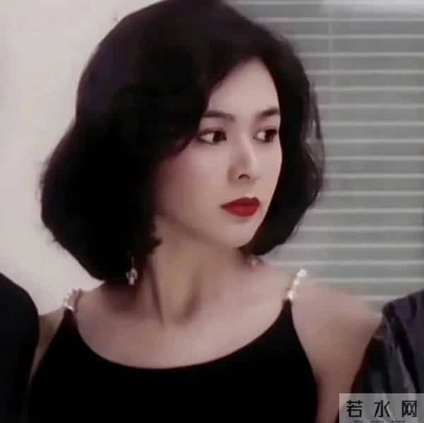 娱乐圈满族美女图鉴：每一位都貌美如花，谁最令你意想不到？