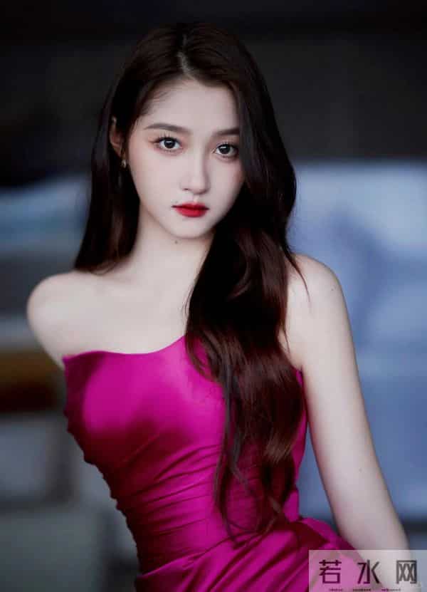 关晓彤细白的大长腿，太美了。