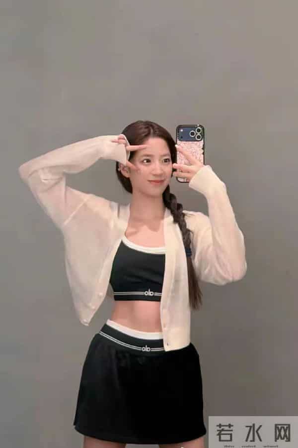 欧阳娣娣一身瑜伽服清纯唯美