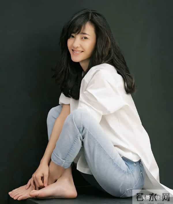 “素颜女神”王丽坤 身材高挑天生冷白皮,40岁看起来和20岁时一样