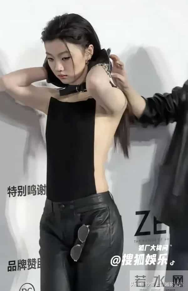 单依纯穿衣风格再次引发争论。造型一出来,网上就炸开了锅