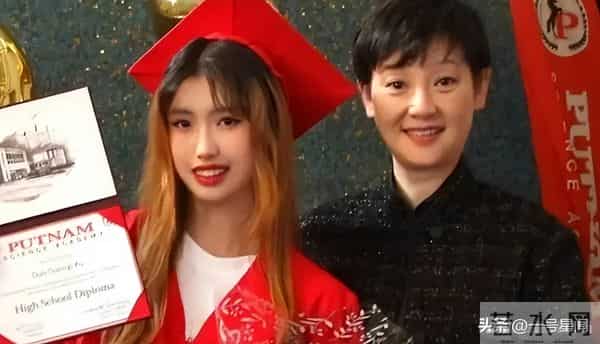 演都不演了?丁克大半辈子养女和冯小刚长太像,徐帆态度说明一切