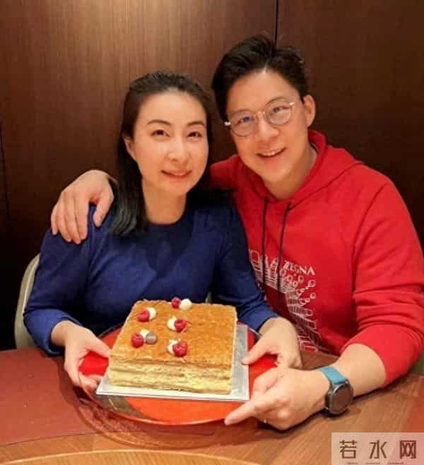 霍启仁举办婚礼妻子似有孕!大嫂郭晶晶前去帮忙,霍震霆再当爷爷