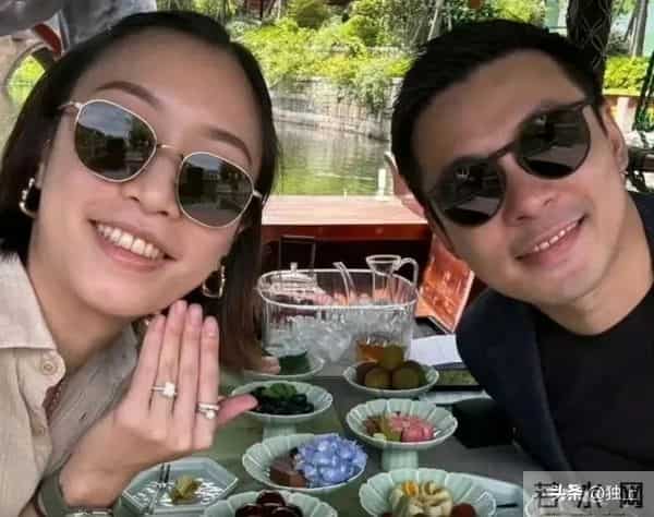 霍启仁雪山婚礼曝光，29岁新娘跟婆婆朱玲玲好像，主婚纱出人意料