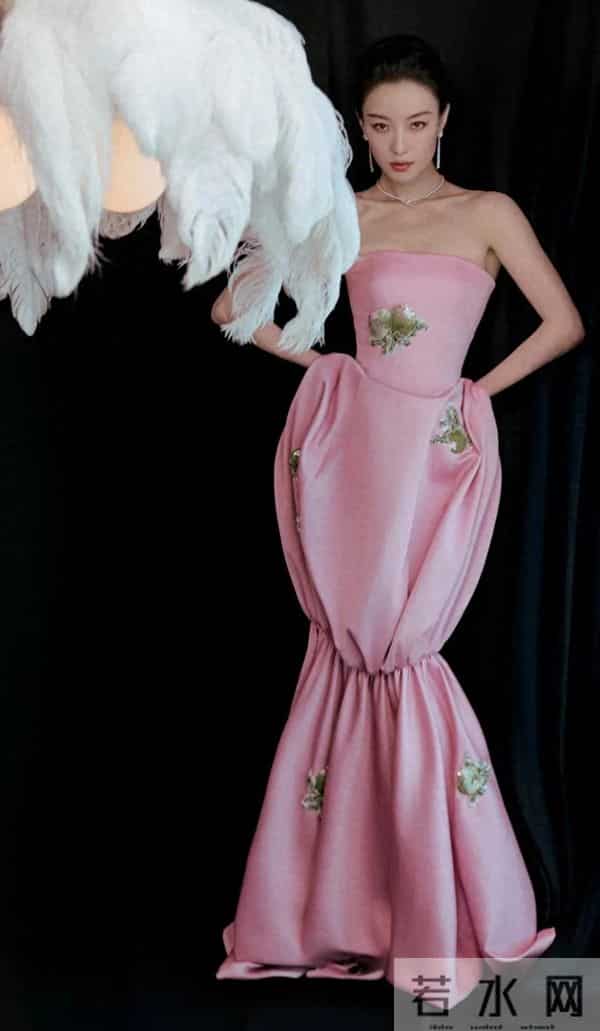 倪妮这身,完美诠释什么叫“用温柔的颜色,穿出最强的气场”!