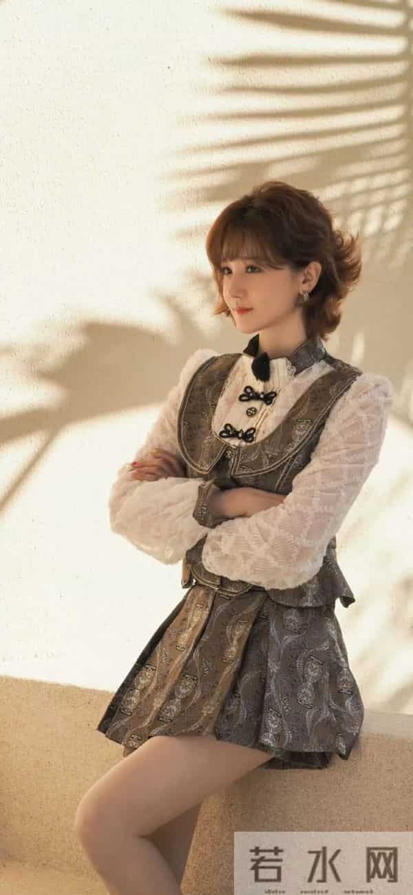 陈小纭|复古蕾丝裙配羊毛卷!这民国大小姐氛围感直接拉满