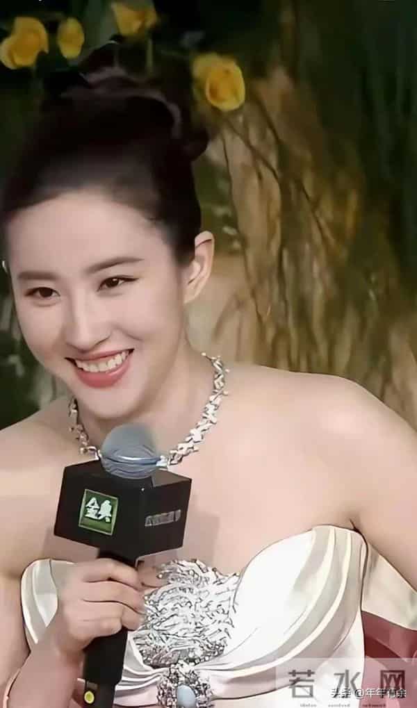 神仙姐姐竟变中年妇女 刘亦菲大白腿太粗引热议 真的胖到120斤