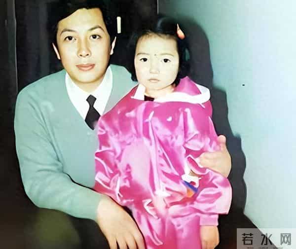 母亲除夕夜抛下她，父亲唐国强闪婚不养她，如今42岁唐莉活成这样