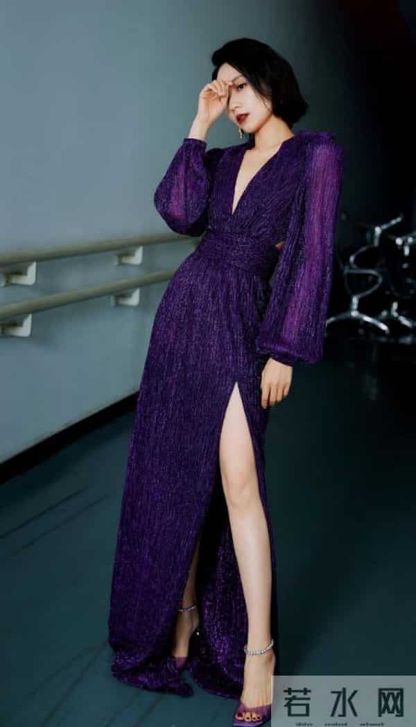 刘惜君换了短发后气质大变!一袭紫色深V开叉裙,高级又贵气