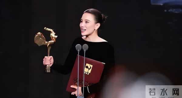 这一夜，金鸡奖成"照妖镜"姚晨脸肿，蒋勤勤歪嘴，佟丽娅褶子多