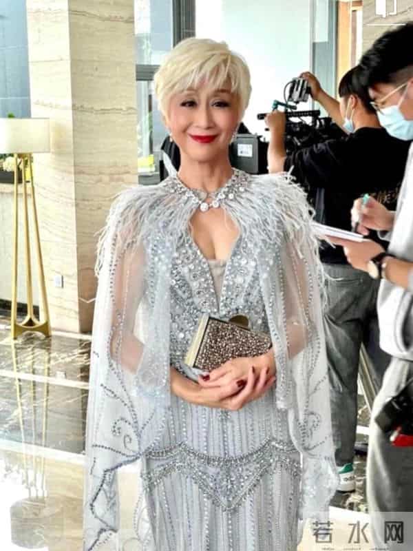 香港名媛陈曼娜:炒楼身价过亿,住2500呎豪宅,儿子成美国名医