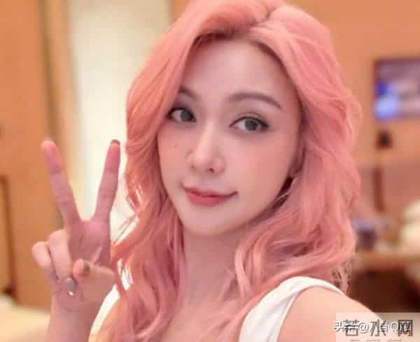 香港“最后”一个天后,被拍到和黑人出入酒店,如今43岁孤身一人