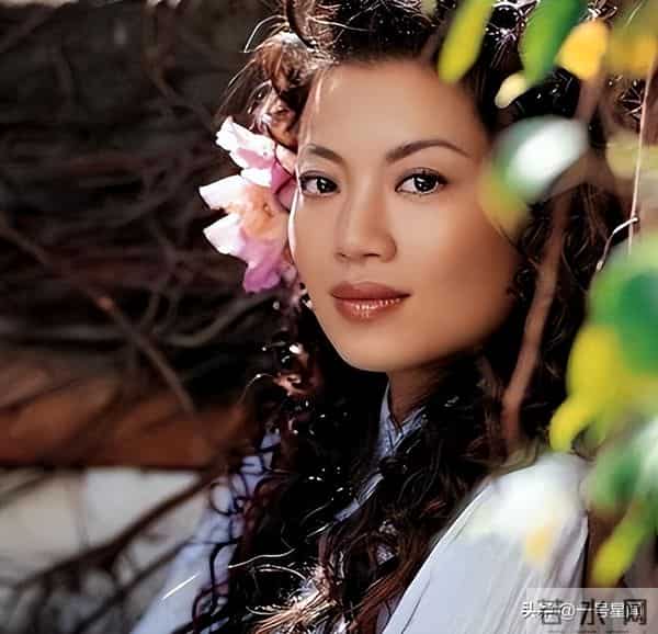 没有对比就没有伤害，至今"无人敢娶"的张也，让刘嘉玲沉默了