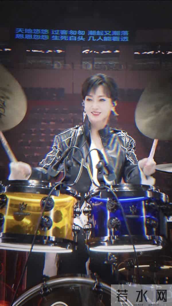 72岁赵雅芝又是架子鼓又是扫腿舞,这状态活力也太好了吧!