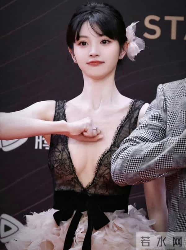 田曦薇这么顶的身材，太会隐藏了吧