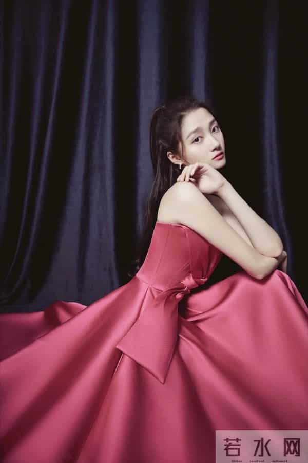 · 关晓彤:结婚不是必选项,把自己活明白才是