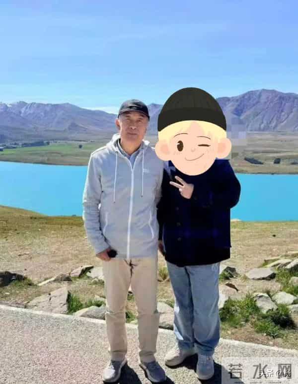 68岁老戏骨李建义新西兰被网友偶遇，年近古稀打扮低调身材硬朗！