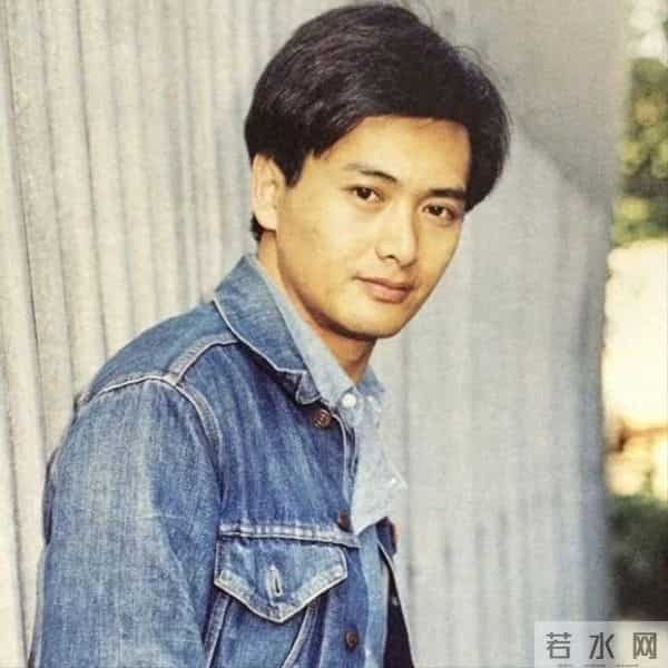 69岁周润发“逆生长”，白发染黑梦回《上海滩》，逆袭成冻龄男神