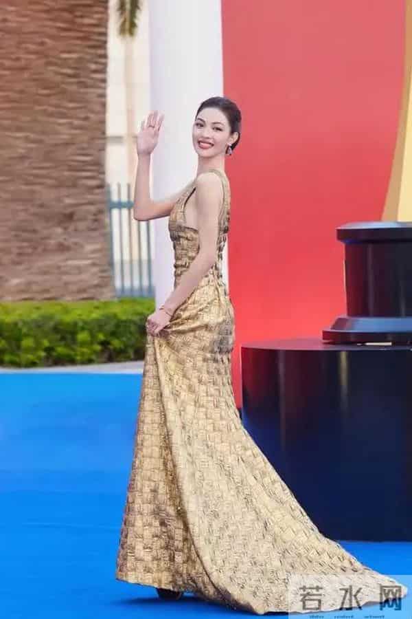 低情商还是野心家?争C位风波不到一个月,钟楚曦再一次“抢C位”