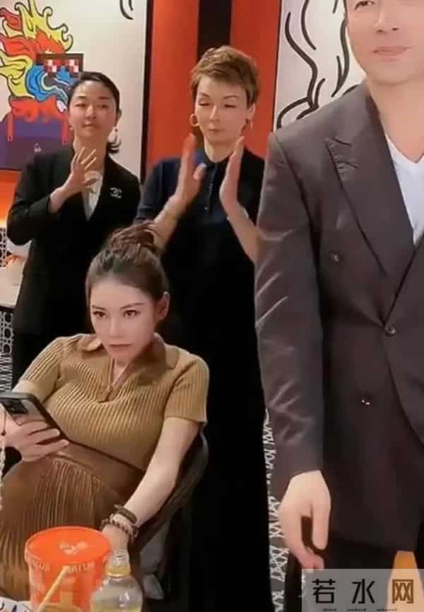 马筱梅这姐真刚!孕肚明显,直播回应孩子是否和小玥儿姐弟争家产