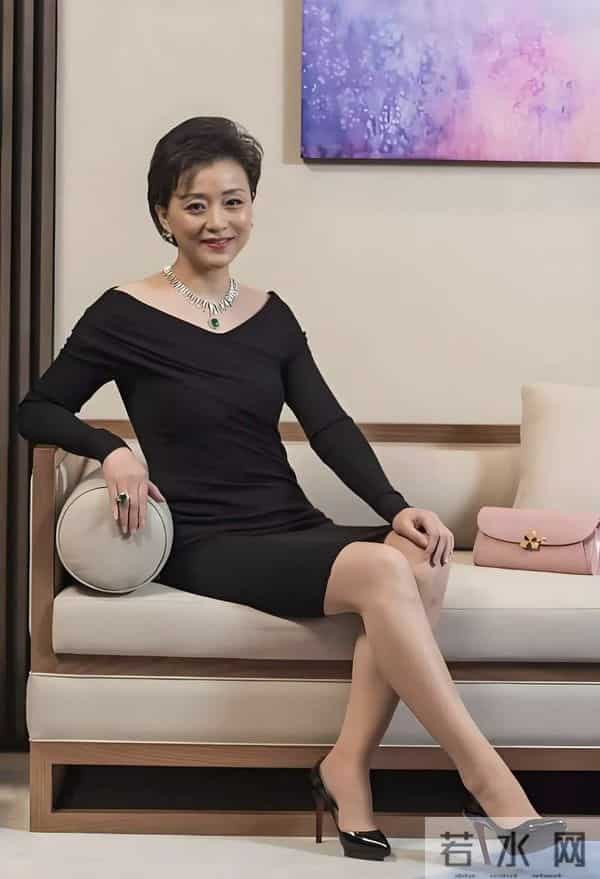 闫妮素颜曝光显老态,网友抓拍明星,高清镜头下,原来她们长这样