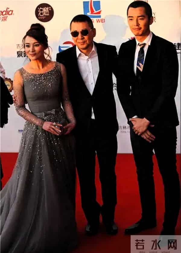 金鸡奖红毯成“照妖镜”!姚晨脸肿蒋勤勤歪嘴,叶童优雅胜出