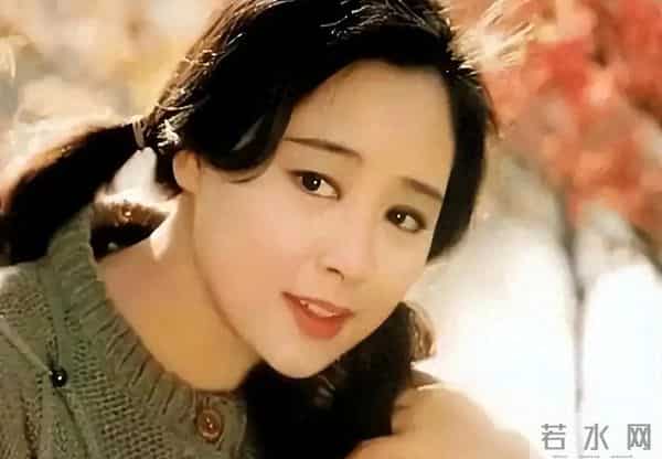 66岁张瑜惊人现状：无儿无女独居，前夫却儿孙满堂！