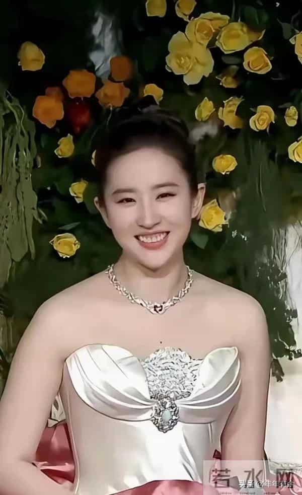 神仙姐姐竟变中年妇女 刘亦菲大白腿太粗引热议 真的胖到120斤