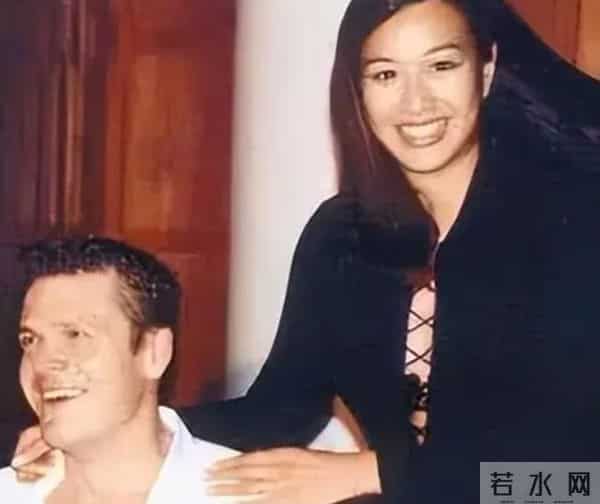 三婚带3个女儿嫁小丈夫的钟丽缇，结婚9周年坦言，想为对方生孩子