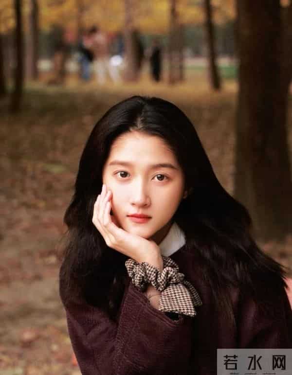 娱乐圈满族美女图鉴：每一位都貌美如花，谁最令你意想不到？