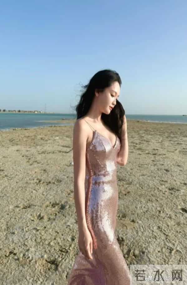 46岁陈乔恩晒端午海边玩耍!老公视角下身材紧致有料,艾伦好会拍