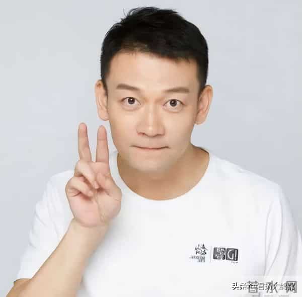 张艺谋没说错, “不合群”的导演饺子,才是娱乐圈真正的“聪明人”