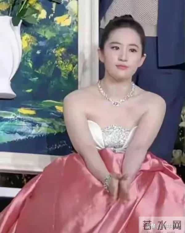 神仙姐姐竟变中年妇女 刘亦菲大白腿太粗引热议 真的胖到120斤