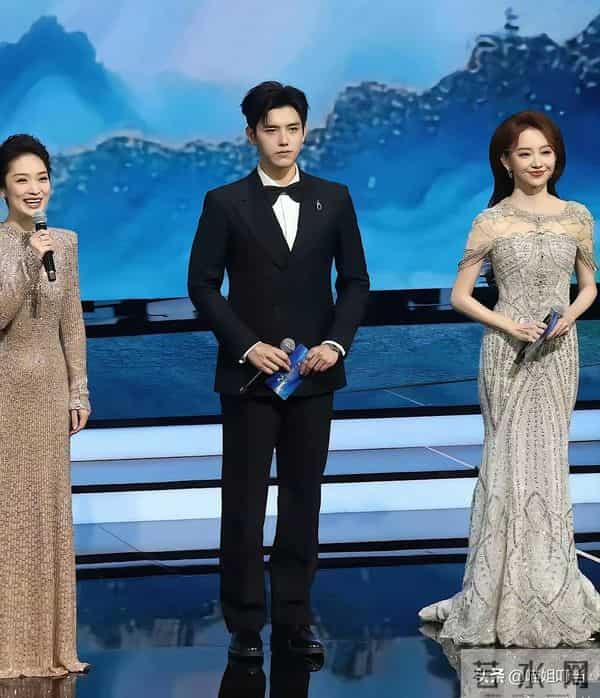 金鸡奖这一夜，人情世故，江湖地位，在宋佳身上体现得淋漓尽致