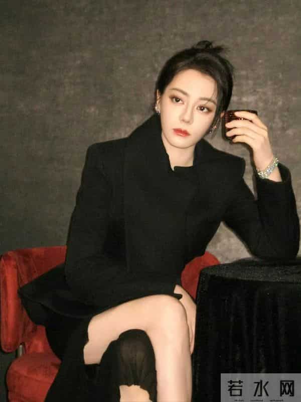 迪丽热巴新图来袭