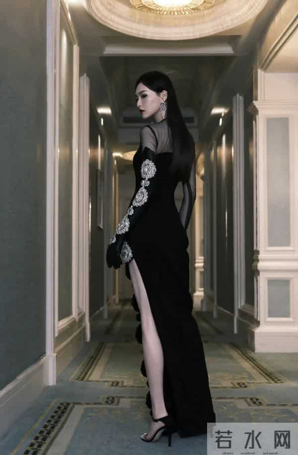 唐嫣红唇 黑长裙高开叉，腿好长好白啊！