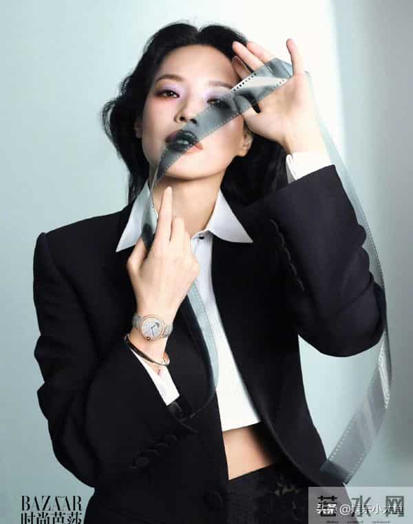 舒淇时尚芭莎十二月刊封面大片,干练西装配胶片元素性感嘴唇好美