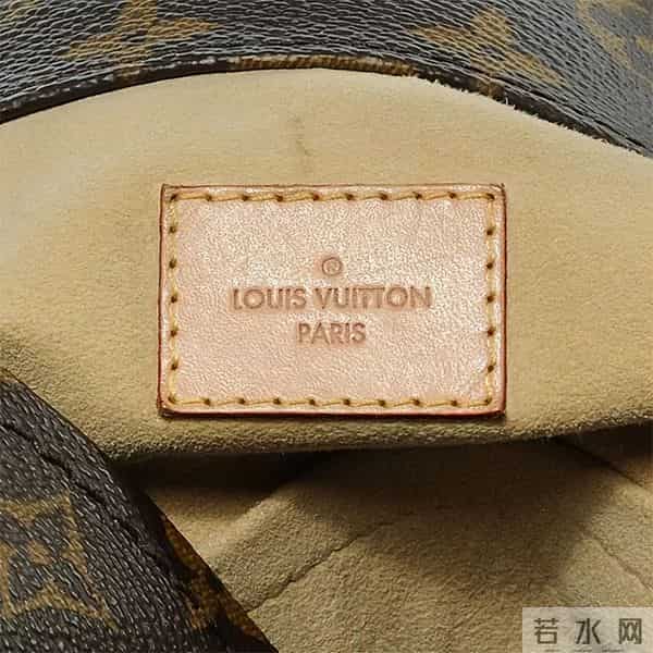 杨紫穿20年前的衣服出席活动，细心看还有污渍和虫洞…