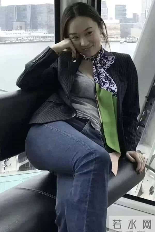 霍思燕这是咋了，身材变化挺大的啊