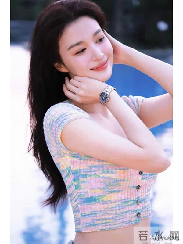 王楚然这组夏日随拍，美到想直接存图当壁纸！