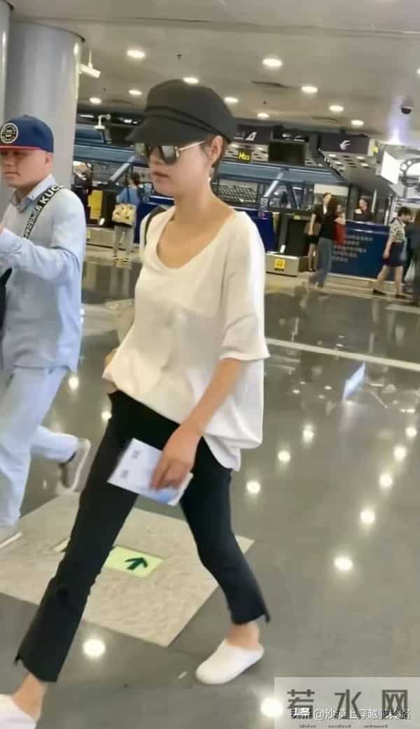 马伊俐机场大路透:身材干干瘪瘪,看起来营养不良的感觉