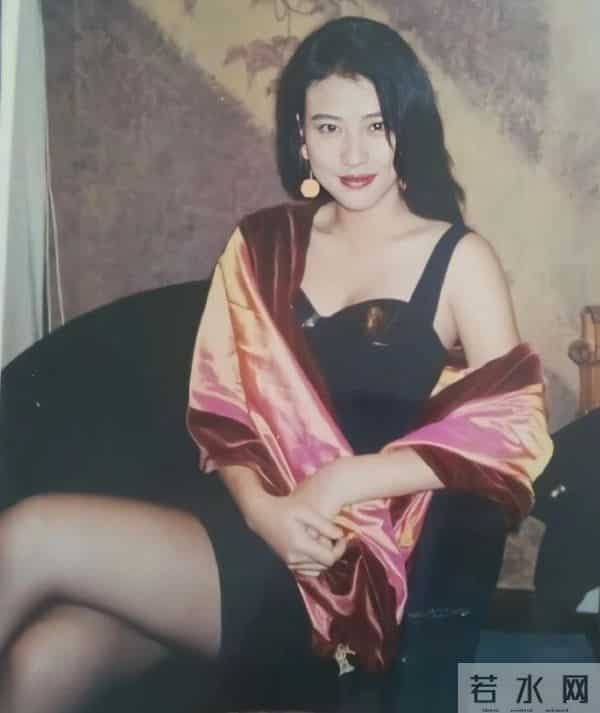 娱乐圈满族美女图鉴：每一位都貌美如花，谁最令你意想不到？