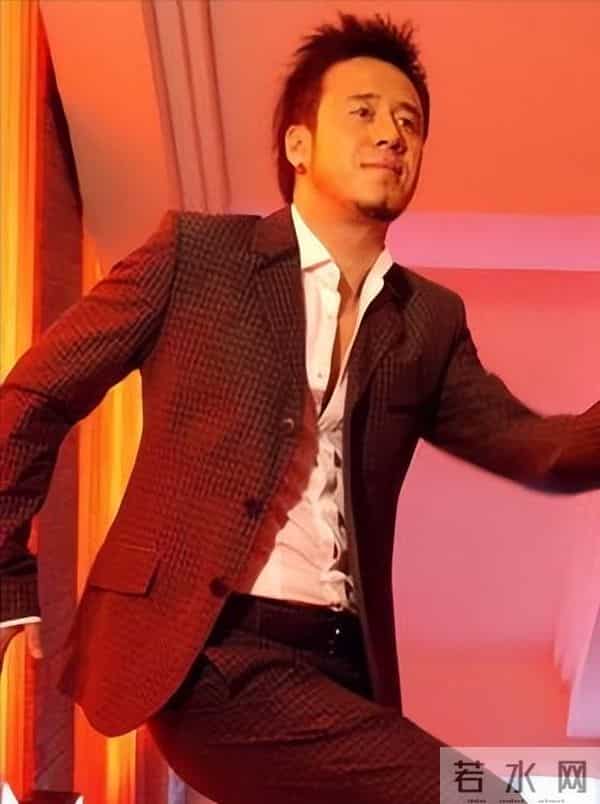 孙浩:26岁上春晚走红,得罪杨坤20年不说话,55岁至今未婚没孩子