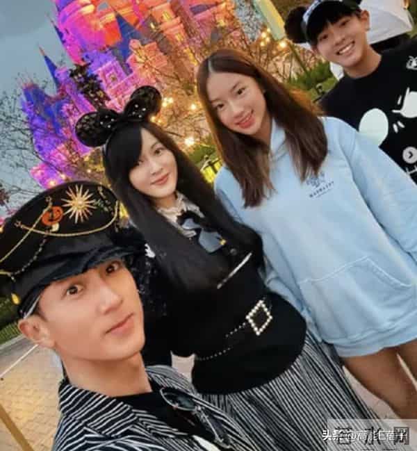 吴尊15岁女儿疑早恋？他却说“我没资格叫她18岁再谈恋爱”？