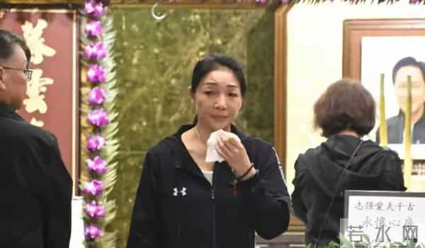 遗孀泪洒甄志强追思会,众星送花牌悼念,生前更多内情被曝惹唏嘘